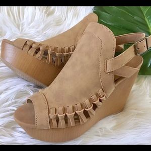 NWT: Tan suede wedges